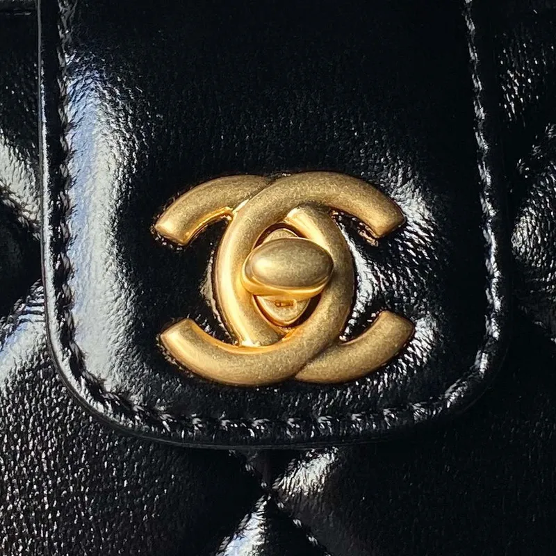 Chanel AS4959  Taška s klopou a horním uchem Lesklá jehněčí kůže a zlatý kov Černá