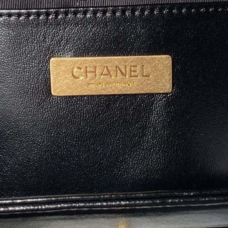 Chanel AS4959  Taška s klopou a horním uchem Lesklá jehněčí kůže a zlatý kov Černá