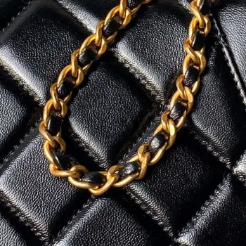 Chanel AS4958 Mini taška s klopou a horním uchem Lesklá jehněčí kůže a zlatý kov Černá