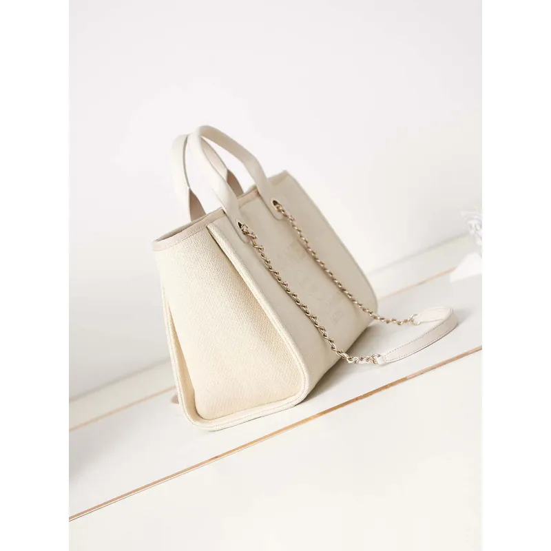 Chanel AS3257 Malá nákupní taška Směs vláken Telecí kůže a zlatý kov Bílá