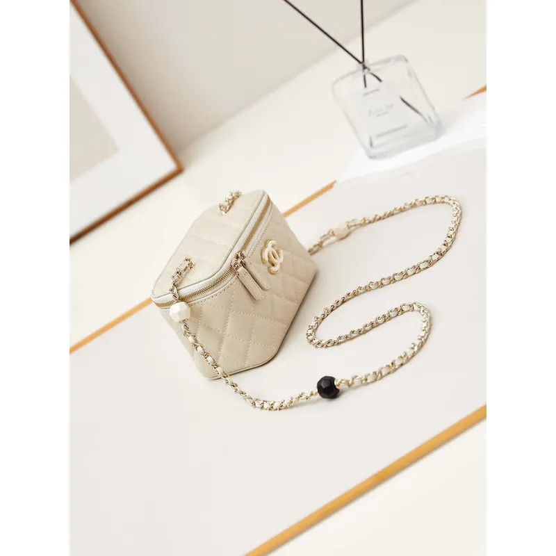 Chanel AP3784 Kabelka s řetízkem Kabelka z jehněčí kůže s emailtovou sponou AP3231 Béžová