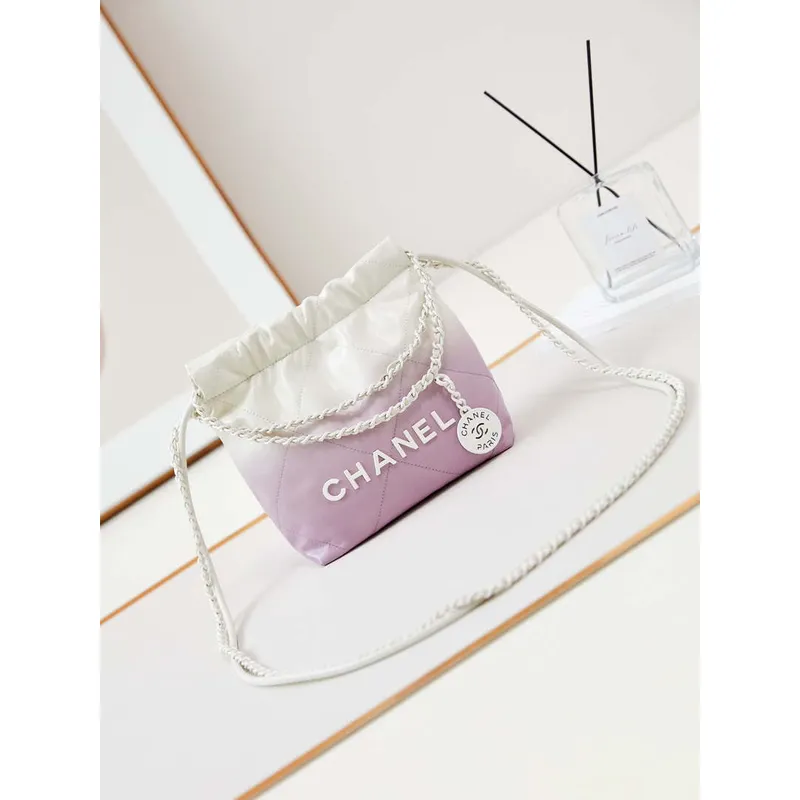 Chanel 22 Mini kabelka z lakované telecí kůže s gradientem a lakovaným kovem AS3980 bílá a světle fialová