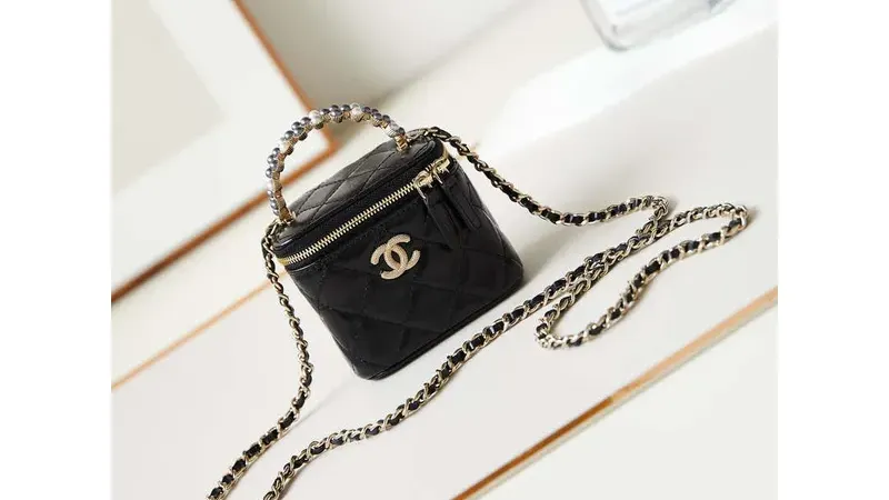 Chanel AP3805 Mini Clutch Lambskin Vanity Box — Elegant Black Mini with Pearly Handle