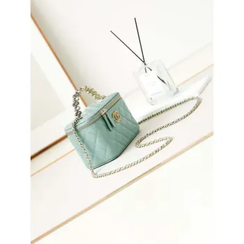 Chanel AP3804 Kabelka z jehněčí kůže s perleťovou rukojetí, zelená