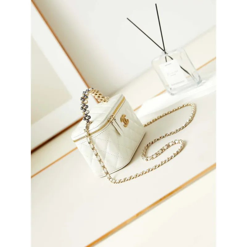 Chanel AP3804 Kabelka z jehněčí kůže s perleťovou rukojetí, bílá