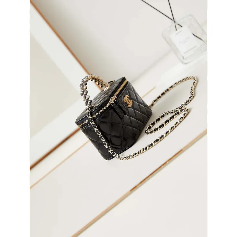 Chanel AP3804 Kabelka z jehněčí kůže s perleťovou rukojetí, černá