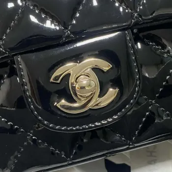 Chanel AS2431 Mini klopová kabelka Z telecí kůže a zlatého kovu Černá