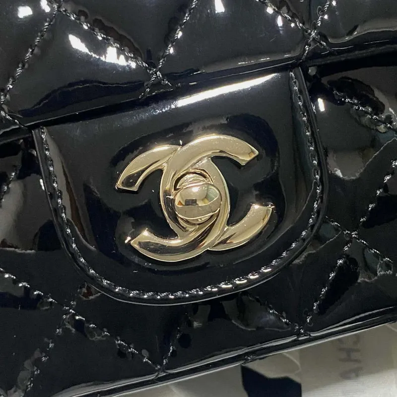 Chanel AS2431 Mini klopová kabelka Z telecí kůže a zlatého kovu Černá