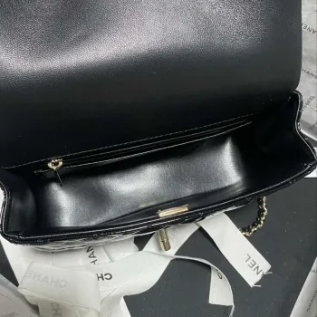 Chanel AS2431 Mini klopová kabelka Z telecí kůže a zlatého kovu Černá