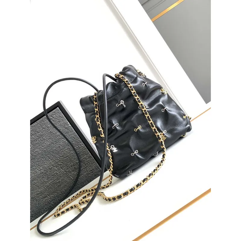 Chanel AS3980 22 Mini kabelka z černé telecí kůže a zlatého kovu