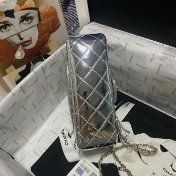 Chanel AS2431 Mini klopová zrcátková telecí kůže Metalická telecí kůže a zlatý kov Stříbrná