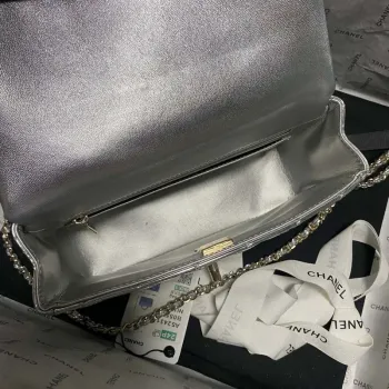 Chanel AS2431 Mini klopová zrcátková telecí kůže Metalická telecí kůže a zlatý kov Stříbrná