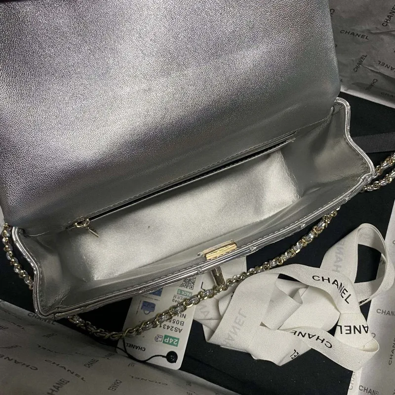 Chanel AS2431 Mini klopová zrcátková telecí kůže Metalická telecí kůže a zlatý kov Stříbrná
