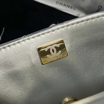 Chanel AS2431 Mini klopová zrcátková telecí kůže Metalická telecí kůže a zlatý kov Stříbrná