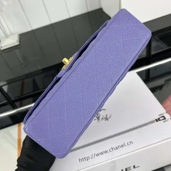 Chanel A01112 Klasická kabelka s klopou Zrnité telecí kůže a zlatý kov Fialová