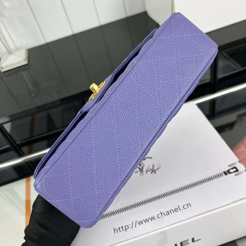 Chanel A01112 Klasická kabelka s klopou Zrnité telecí kůže a zlatý kov Fialová