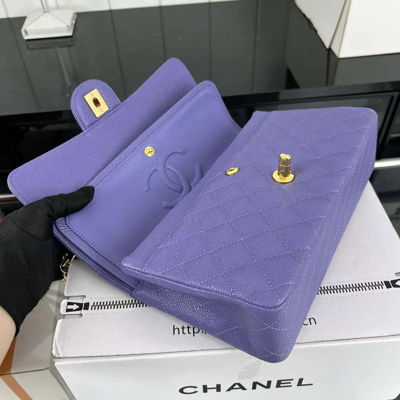 Chanel A01112 Klasická kabelka s klopou Zrnité telecí kůže a zlatý kov Fialová