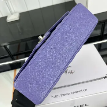 Chanel A01112 Klasická kabelka s klopou Zrnité telecí kůže a stříbrný kov Fialová