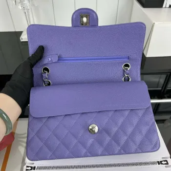 Chanel A01112 Klasická kabelka s klopou Zrnité telecí kůže a stříbrný kov Fialová