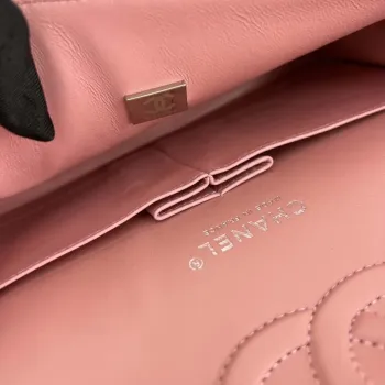 Chanel A01112 Klasická kabelka s klopou Zrnité telecí kůže a stříbrný kov Růžová