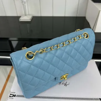 Chanel A01112 Klasická kabelka s klopou Zrnité telecí kůže a zlatý kov Modrá