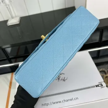 Chanel A01112 Klasická kabelka s klopou Zrnité telecí kůže a zlatý kov Modrá