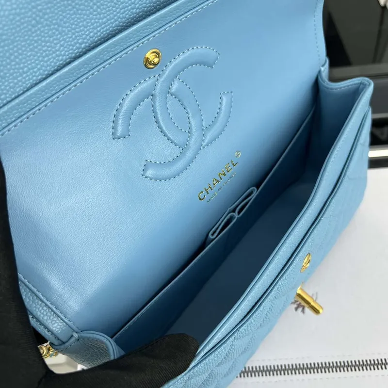 Chanel A01112 Klasická kabelka s klopou Zrnité telecí kůže a zlatý kov Modrá