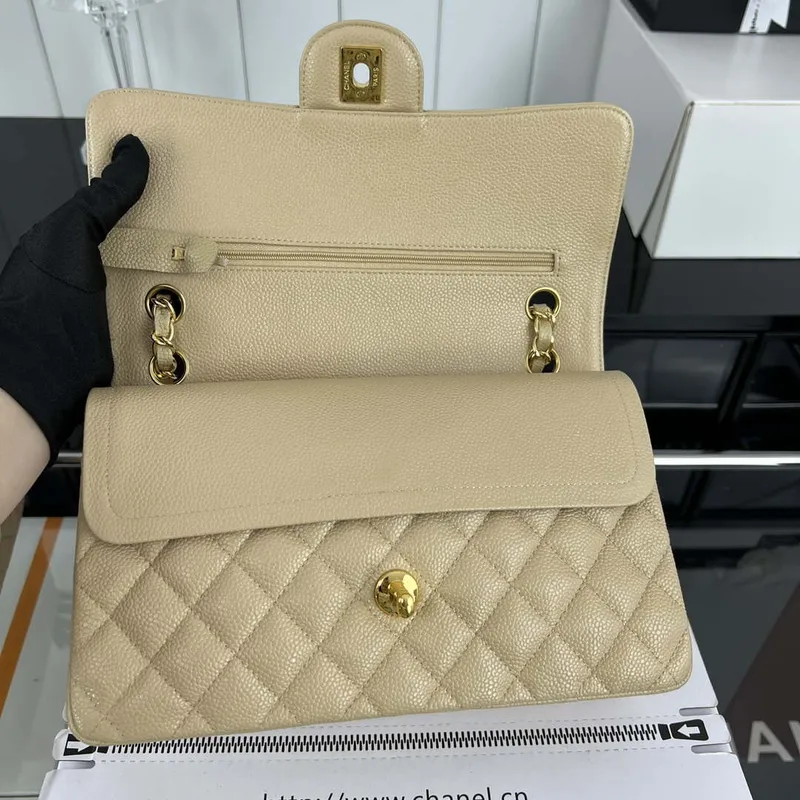 Chanel A01112 Klasická kabelka s klopou Zrnité telecí kůže a zlatý kov Meruňková