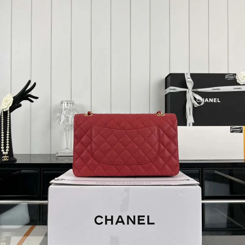 Chanel A01112 Klasická kabelka s klopou Zrnité telecí kůže a zlatý kov Červená