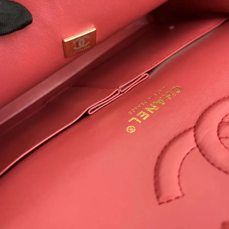 Chanel A01112 Klasická kabelka s klopou Zrnité telecí kůže a zlatý kov Červená