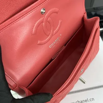 Chanel A01112 Klasická kabelka s klopou Zrnité telecí kůže a stříbrný kov Červená