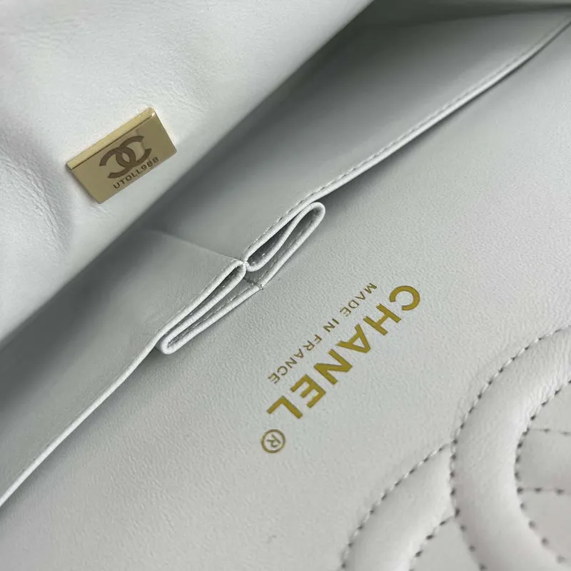 Chanel A01112 Klasická kabelka s klopou Zrnité telecí kůže a zlatý kov Bílá