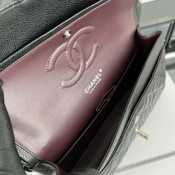 Chanel A01112 Klasická kabelka s klopou Zrnité telecí kůže a stříbrný kov Černá