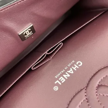 Chanel A01112 Klasická kabelka s klopou Zrnité telecí kůže a stříbrný kov Černá