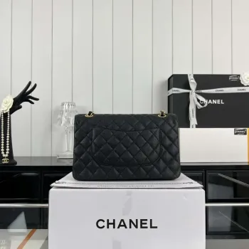 Chanel A01112 Klasická kabelka s klopou Zrnité telecí kůže a zlatý kov Černá