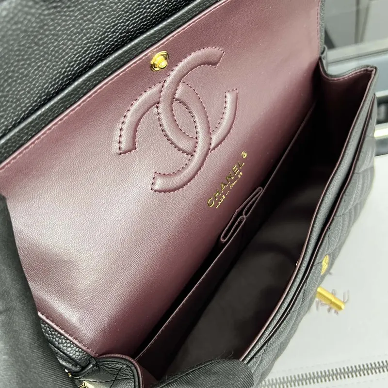 Chanel A01112 Klasická kabelka s klopou Zrnité telecí kůže a zlatý kov Černá