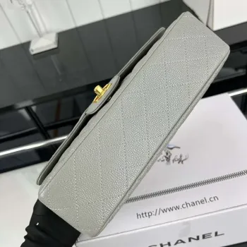 Chanel A01112 Klasická kabelka s klopou Zrnité telecí kůže a zlatý kov Šedá
