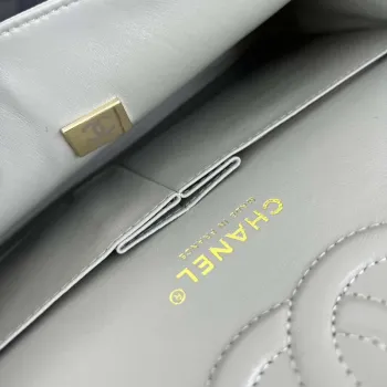 Chanel A01112 Klasická kabelka s klopou Zrnité telecí kůže a zlatý kov Šedá