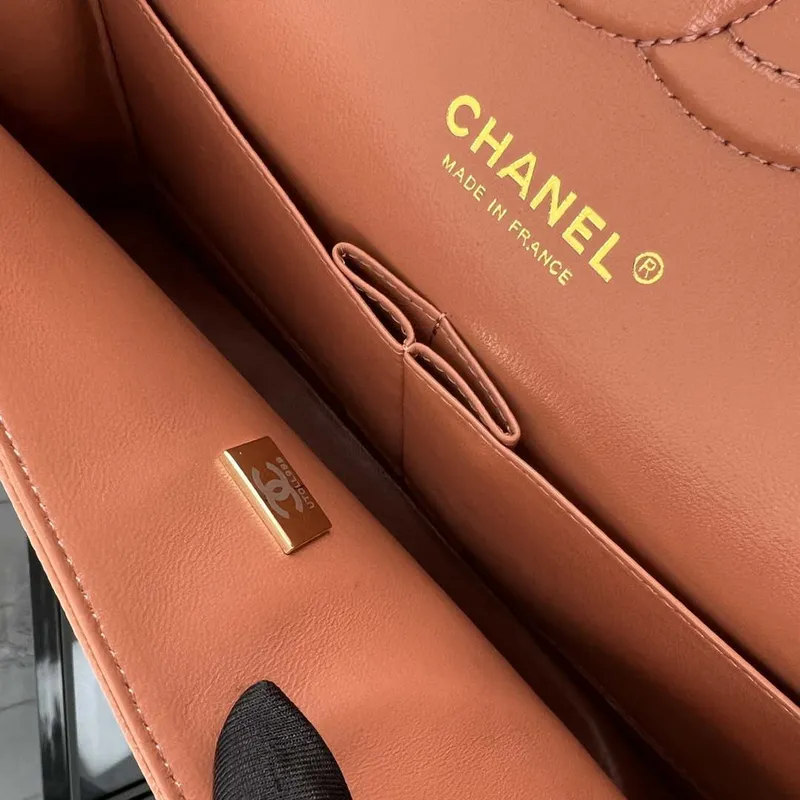 Chanel A01112 Klopová klasická kabelka 11.12 Zrnité telecí kůže a zlatý kov Hnědá