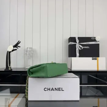 Chanel A01112 Klopová klasická kabelka 11.12 Zrnité telecí kůže a zlatý kov Kelly Green