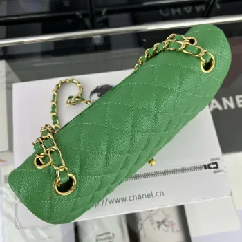 Chanel A01112 Klopová klasická kabelka 11.12 Zrnité telecí kůže a zlatý kov Kelly Green