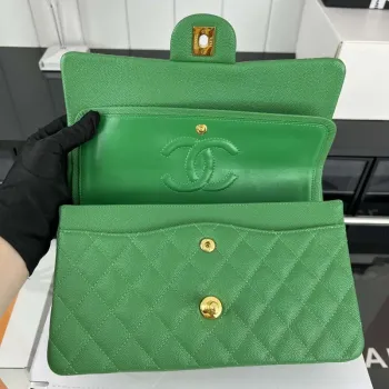 Chanel A01112 Klopová klasická kabelka 11.12 Zrnité telecí kůže a zlatý kov Kelly Green