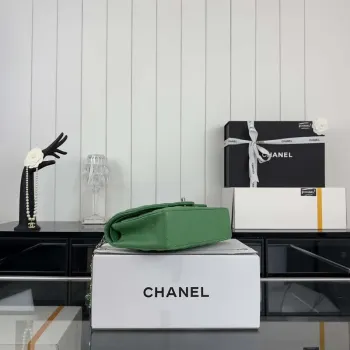 Chanel A01112 Flap Classic 11.12 Kabelka Zrnité telecí kůže a stříbrný kov Kelly Green