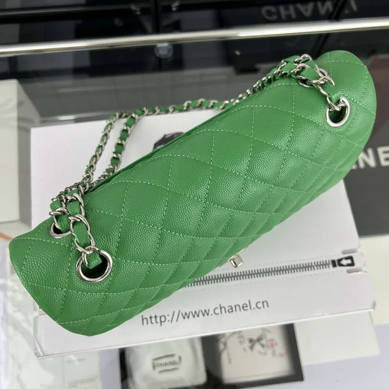 Chanel A01112 Flap Classic 11.12 Kabelka Zrnité telecí kůže a stříbrný kov Kelly Green
