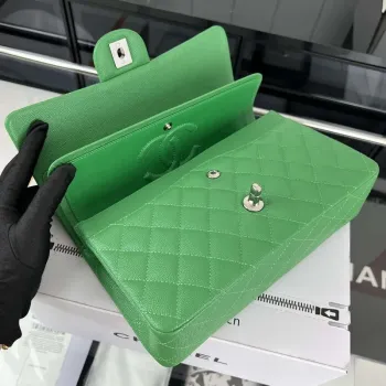 Chanel A01112 Flap Classic 11.12 Kabelka Zrnité telecí kůže a stříbrný kov Kelly Green