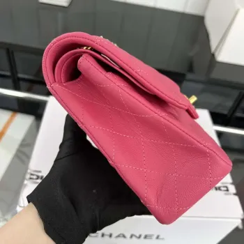 Chanel A01112 Flap Classic 11.12 Kabelka Zrnité telecí kůže a zlatý kov Růžově červená