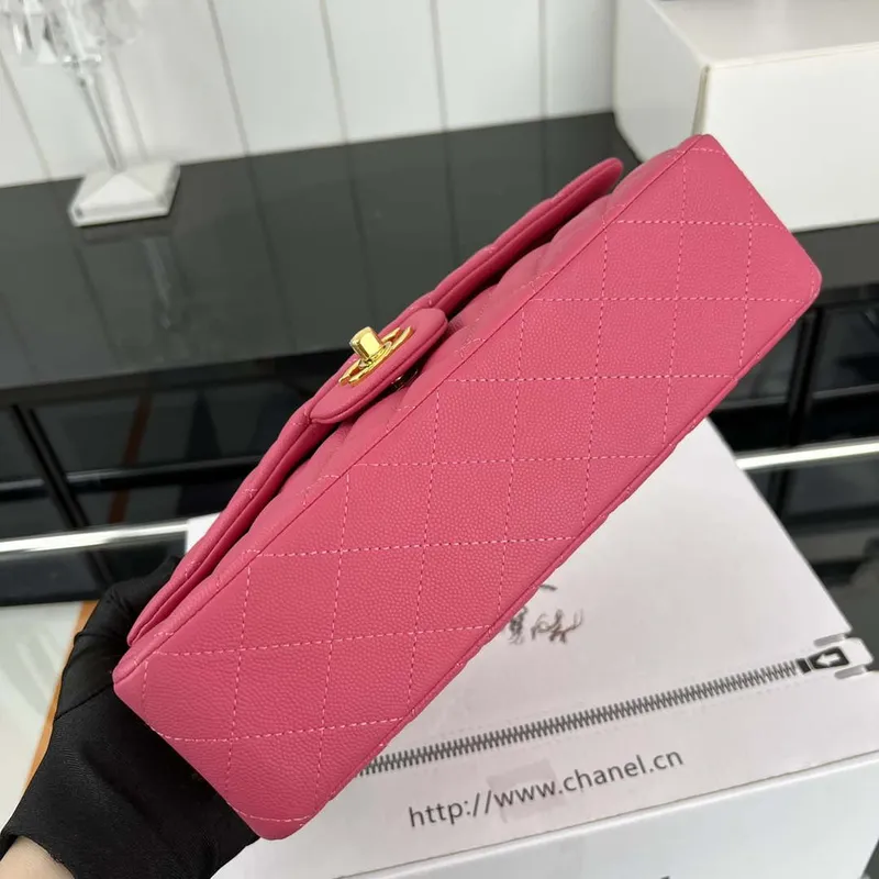 Chanel A01112 Flap Classic 11.12 Kabelka Zrnité telecí kůže a zlatý kov Růžově červená