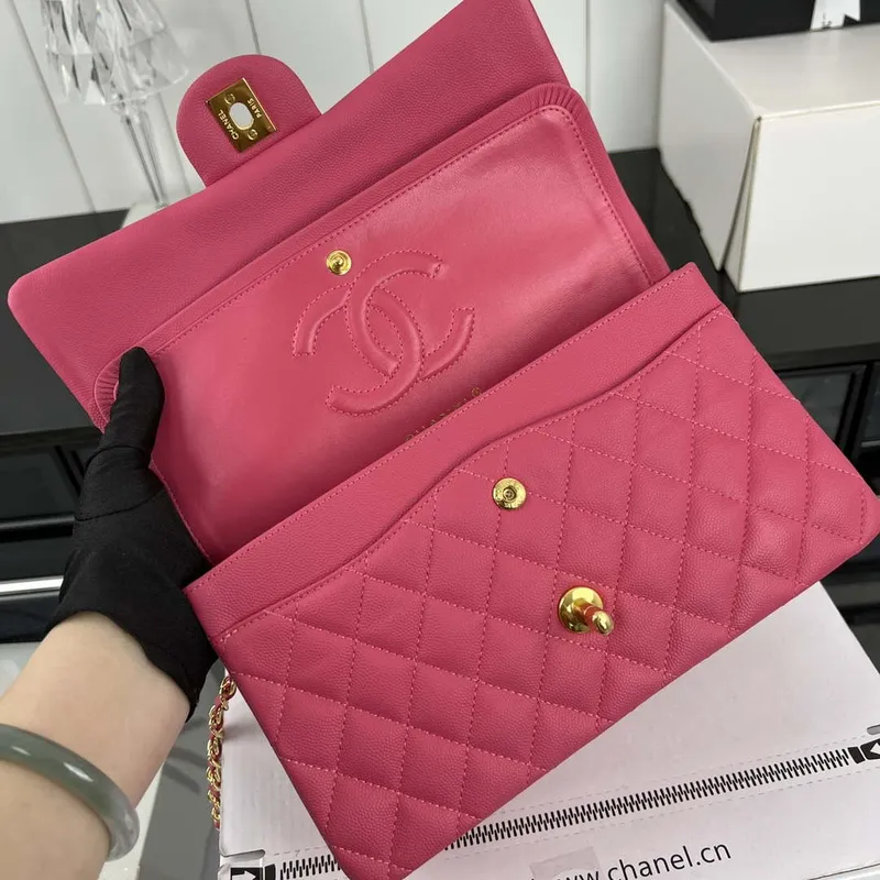Chanel A01112 Flap Classic 11.12 Kabelka Zrnité telecí kůže a zlatý kov Růžově červená