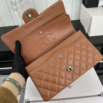 Chanel A01112 Klopová klasická kabelka 11.12 Zrnité telecí kůže a stříbrný kov Hnědá