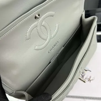 Chanel A01112 Klasická kabelka s klopou 11.12 Zrnité telecí kůže a stříbrný kov Šedá